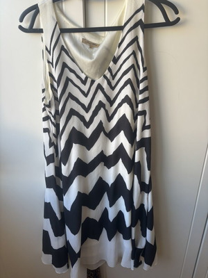 Dress Large black and white like new