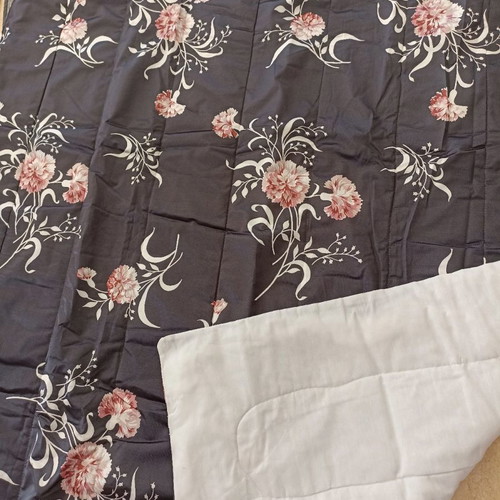 Quilt new 1.56x2.20 with polyester filling