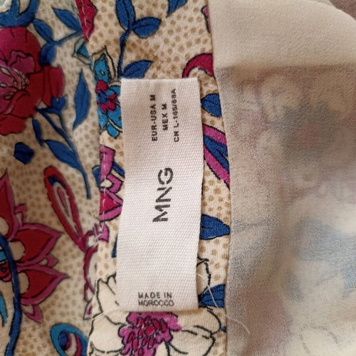 Mango midi skirt in straight cut with slit, like new, multicolor size M