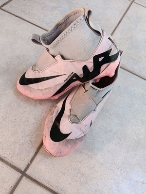Nike Mercurial Air Zoom football shoes used, size 34, black and pink