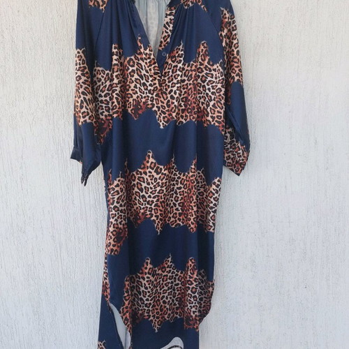 Satin blue plus size dress with animal - 7,00 - Vendora.cy Satin blue plus size dress with animal - 7,00 - Vendora.cy