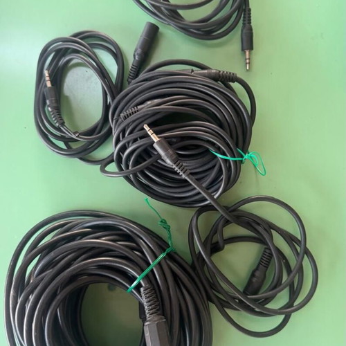 Microphone installation set like new, 4 lavalier mics, dynamic mic, mixer