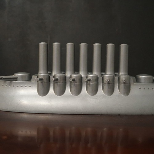 Metal war frigate used with detachable machine guns