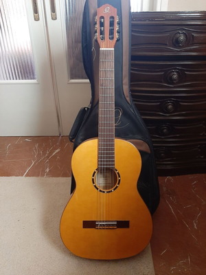 Ortega R170F flamenco guitar like new with gig bag