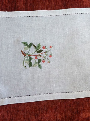 Handmade white table runner 33x91 cm