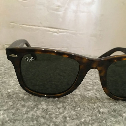 Ray-Ban Wayfarer sunglasses like new, unisex, tortoise shell frame