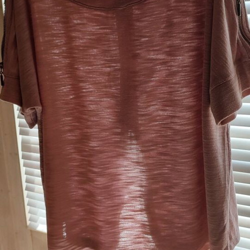 Alerte dusty pink t-shirt like new with zippers