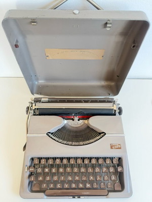 Γραφομηχανή Adler 60s σαν καινούργιο, γερμανική, μεταλλική με καπάκι