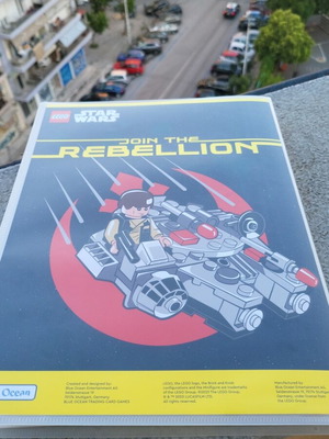 Lego Star Wars card album like new with posters and card template