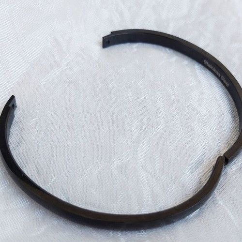 Tumi black steel bracelet bangle like new