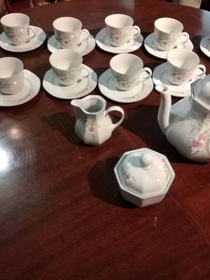 Tea set like new, 12 cups with teapot and accessories