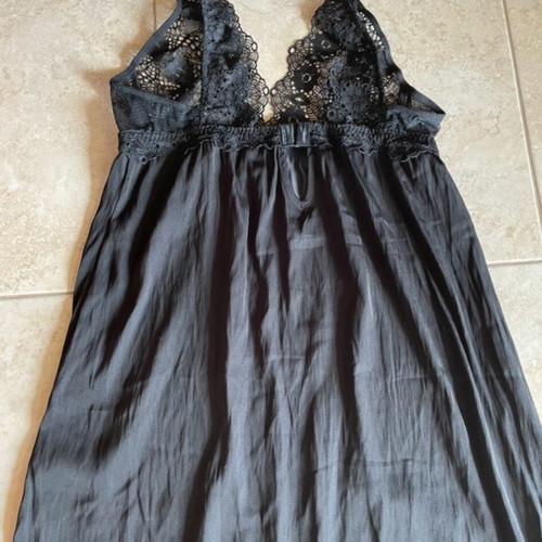 Woman’s nightwear Etam like new, size L, black