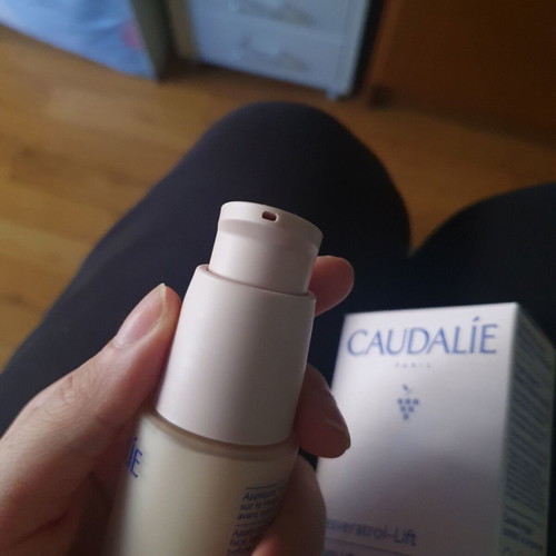 caudalie resveratrol lift serum