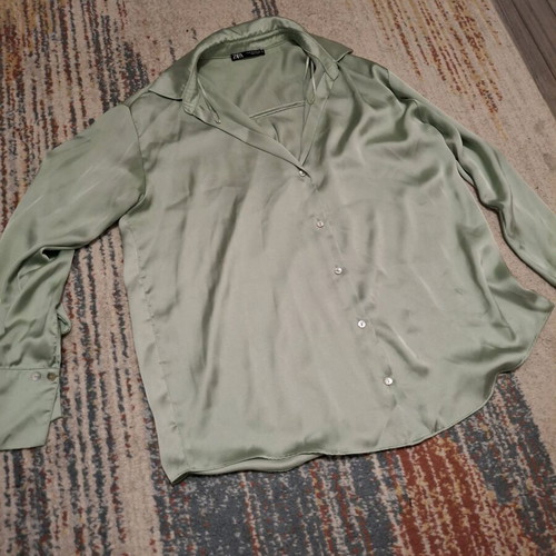 Zara satin shirt like new, size M, green