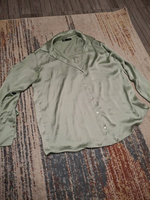 Zara satin shirt like new, size M, green