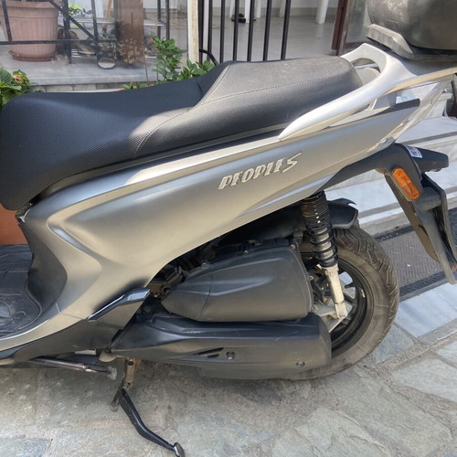 Kymco People S 200i scooter like new, automatic, silver