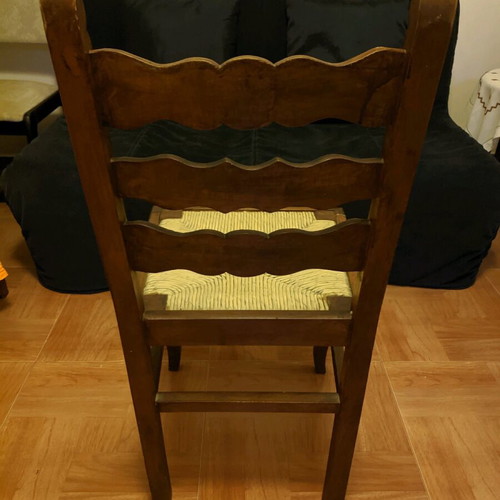 Cafe-style chair in very good condition