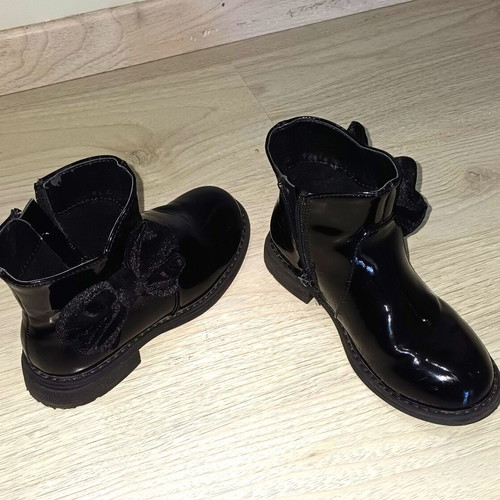 Nelli Blu kids boots size 30 like new, black patent leather with bow