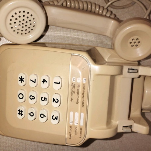 Retro telephone device with gossip used