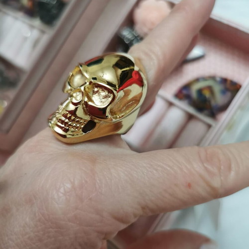 Skull ring size 16 new, gold color