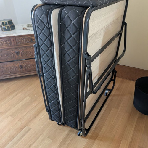 Folding bed 90 x 200 cm with mattress, like new