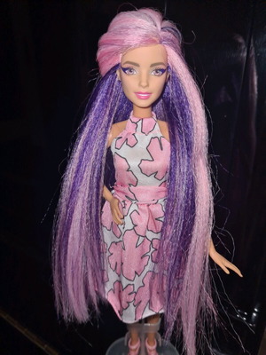 Barbie Fashionista με ροζ φόρεμα σαν καινούργιο
