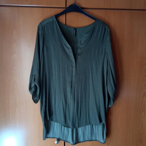 Stradivarius khaki satin long loose shirt with 3/4 sleeve used, size S
