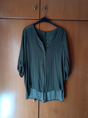 Stradivarius khaki satin long loose shirt with 3/4 sleeve used, size S