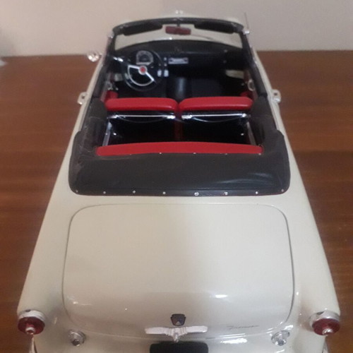 Ford 1953 Crestliner Sunliner 1/18 model car