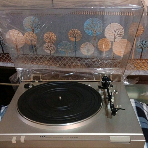 Akai AP-B110 vintage turntable like new