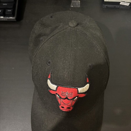 New Era Bulls cap lightly used