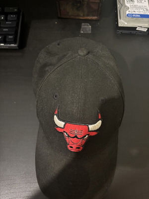 New Era Bulls cap lightly used