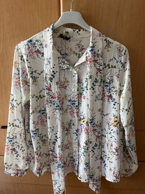 DeFacto shirt XL like new, white with multicolor pattern