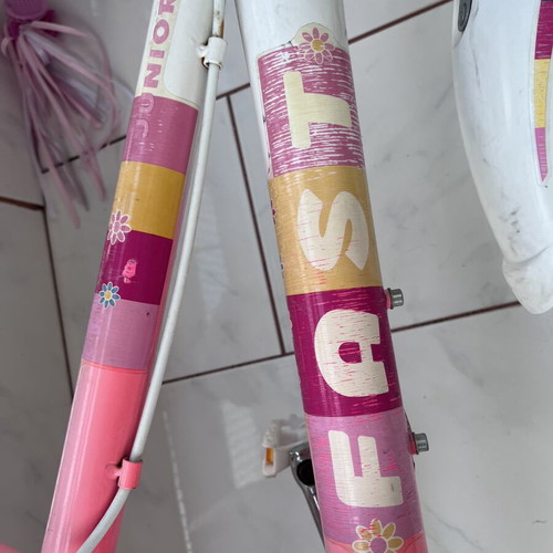Girls 16 Inch Bicycle like new, white, BMX with V-Brakes
