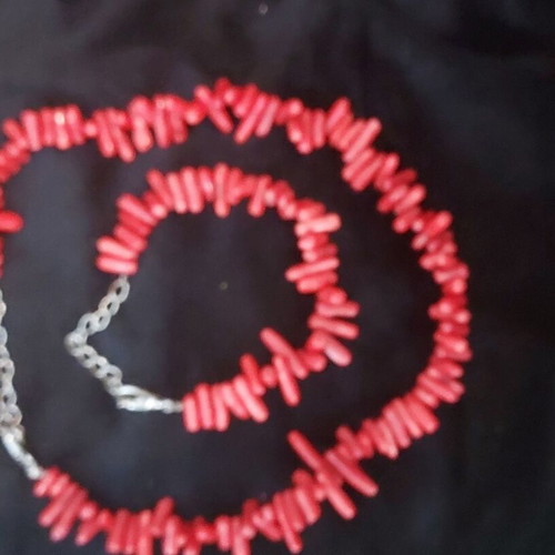 Jewelry set of natural coral necklace and bracelet like new