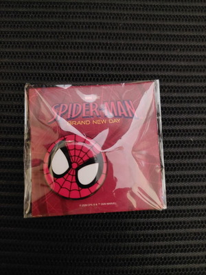 Spiderman Brand New Day καρφίτσα και εισιτήριο
