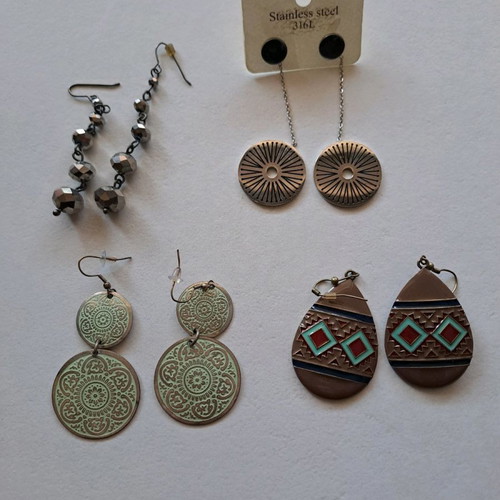 Faux bijoux earrings used, pack of 4 pairs