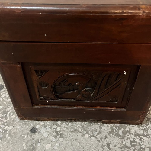 Vintage Chinese camphor wood chest with carved decorations