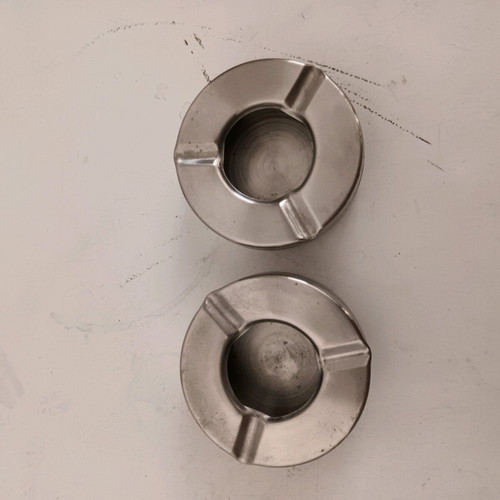 Round Windproof Ashtrays with Lid 95x35mm, like new, set of 2