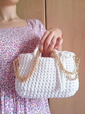 Handmade crochet handbag new, off-white with gold chain