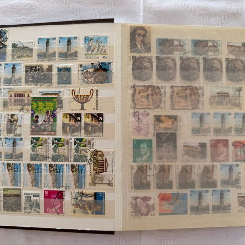 Stamp album collection #1037 like new, 16 pages, international