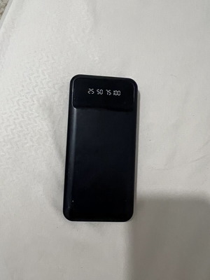 Power bank used, cable with middle connector works