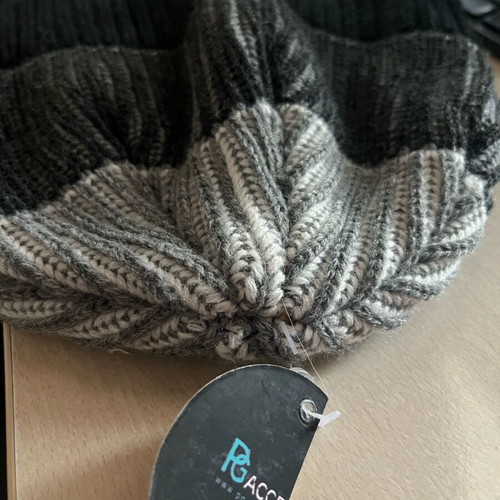 Hat with fleece lining new, Pg Accessories, size M, black and red