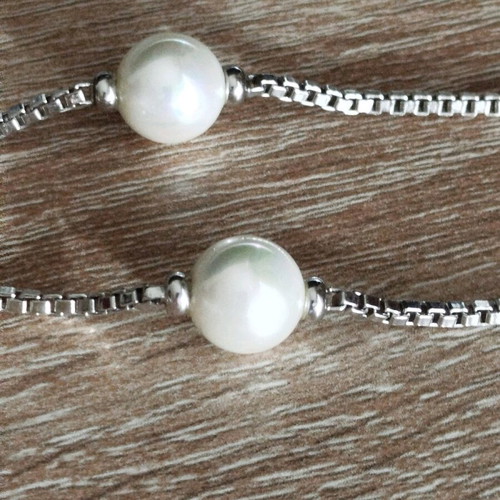 Silver necklace with pearls like new