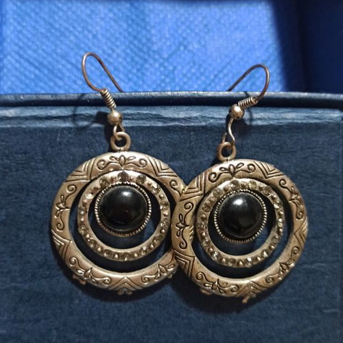 Metal hanging earrings like new, 2 pairs