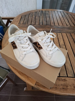 Ugg sneakers γυναικεία λευκά με λεοπάρ λεπτομέρειες μεταχειρισμένα νούμερο 38