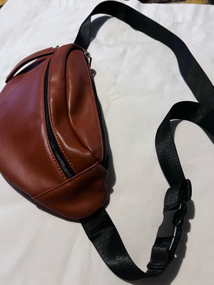 Boxnow brown crossbody waist bag like new