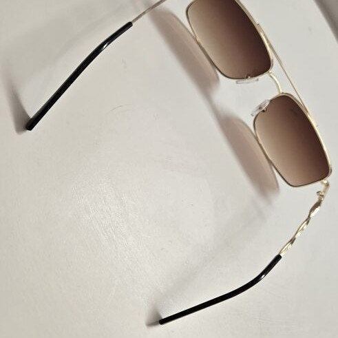 Vintage Elegance Aviator Sunglasses like new, polished gold frame