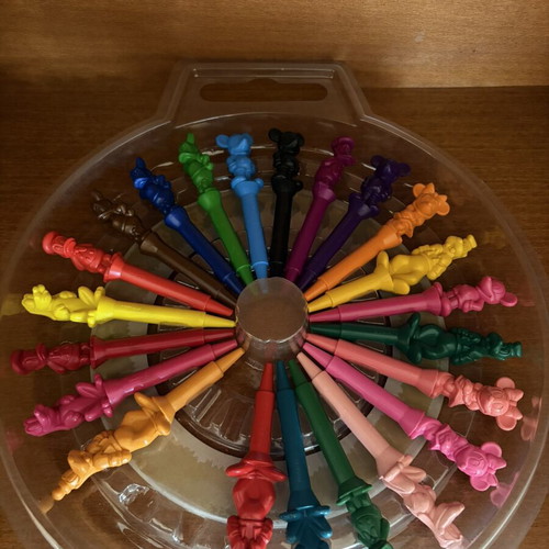 Crayon Figurines Disneyland Paris like new, set of 22