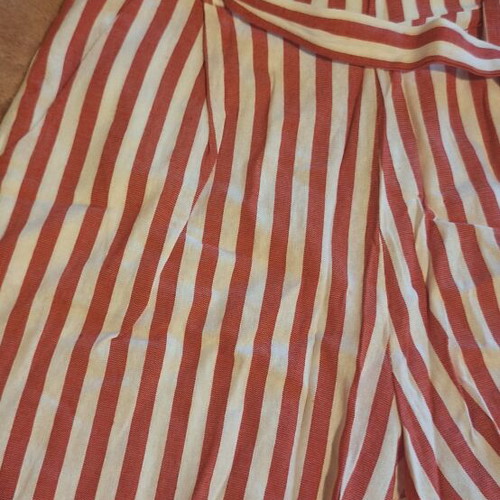 ALE striped fabric shorts with belt like new, size M 38 10, white and red